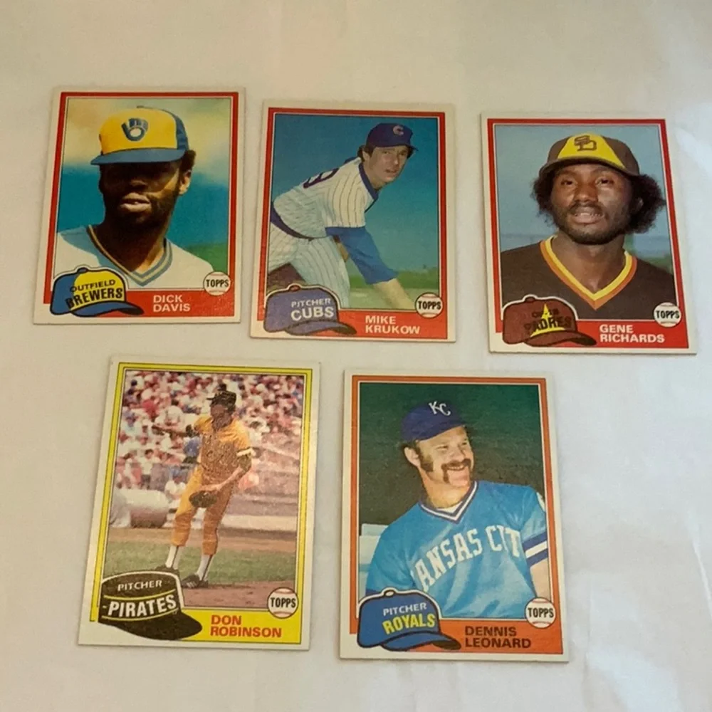 Bundle of Baseball Cards Lot 24